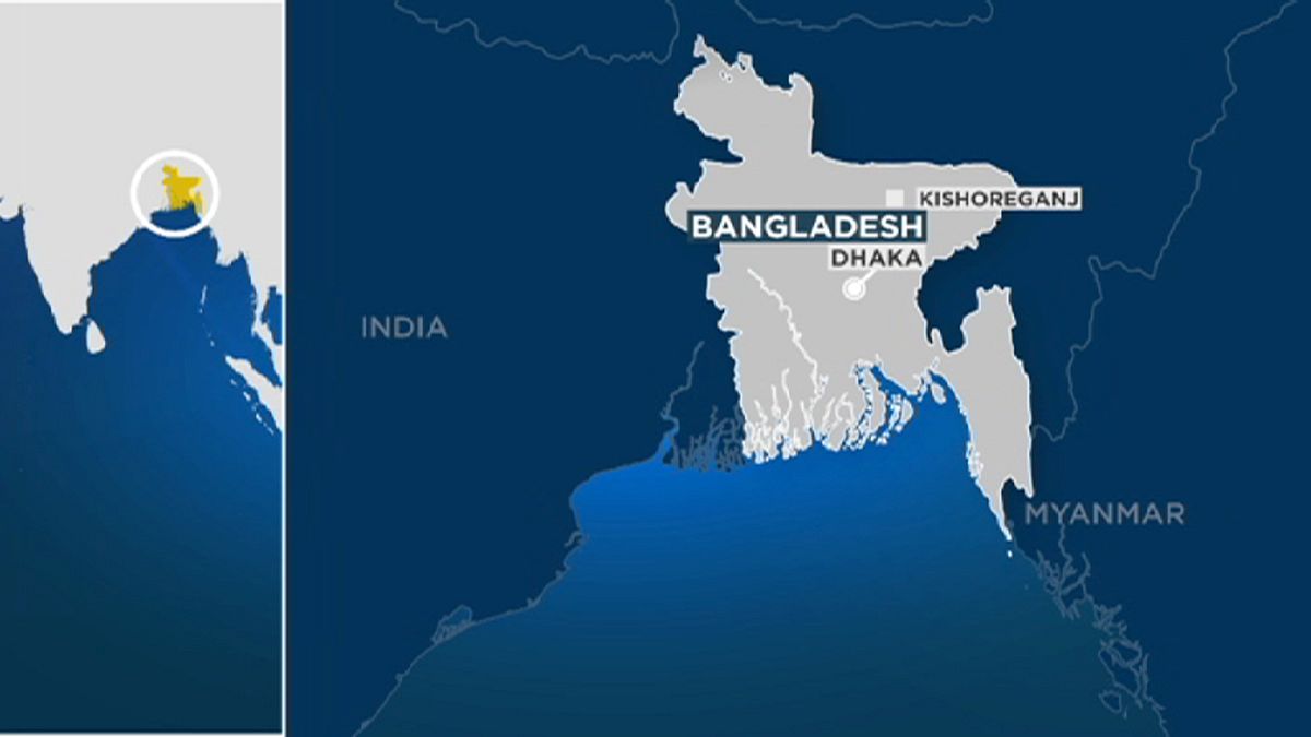 Police attacked in Bangladesh