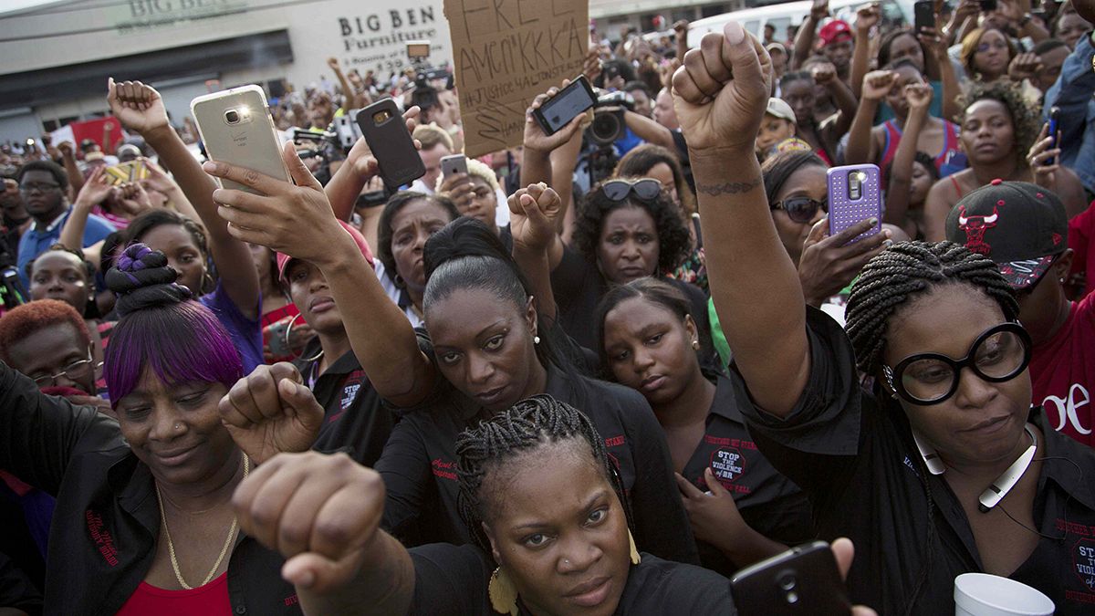 ΗΠΑ: Οργή για δύο απανωτά κρούσματα αστυνομικής βίας εναντίον μαύρων πολιτών