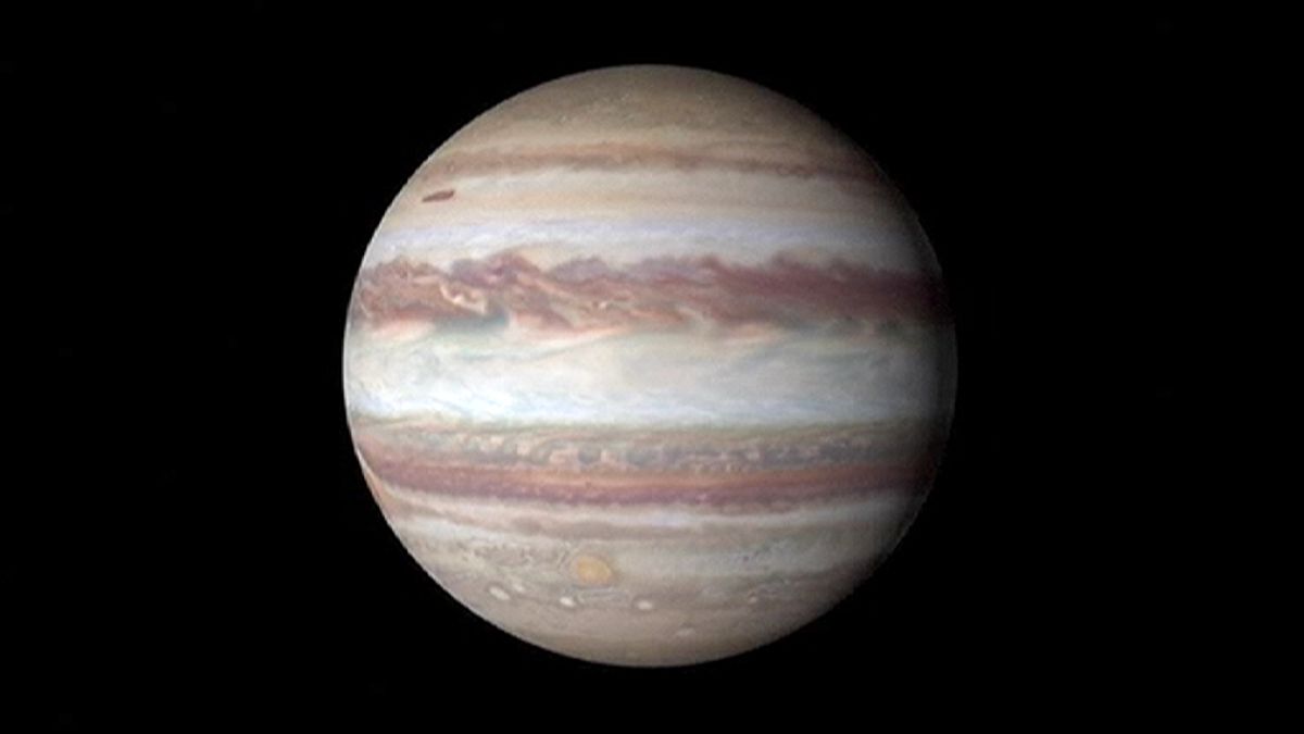 Sonda espacial Juno começou a explorar os segredos de Júpiter