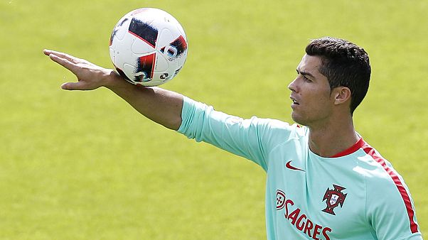 Euro 2016: Portogallo-Francia, il derby delle ''fortunate'' Euro 2016: Portogallo-Francia, il derby delle ''fortunate''