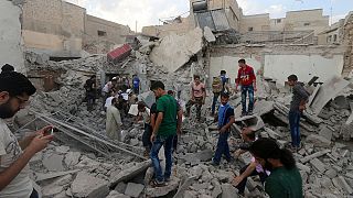 عشرات القتلى والجرحى في قصف على إدلب وحلب في اليوم الأخير من الهدنة