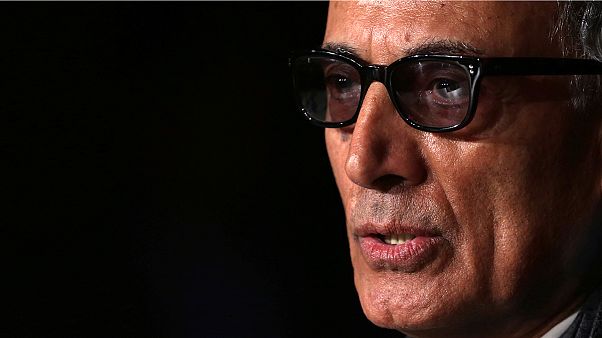 Miles de iraníes dan el último adiós al cineasta Abbas Kiarostami en Teherán Miles de iraníes dan el último adiós al cineasta Abbas Kiarostami en Teherán