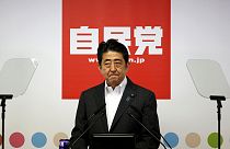 Japonya: Şinzo Abe anayasa değişikliği için yeterli oya ulaştı