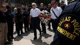 EUA: Barack Obama viaja a Dallas para tentar reconciliar polícia e ativistas