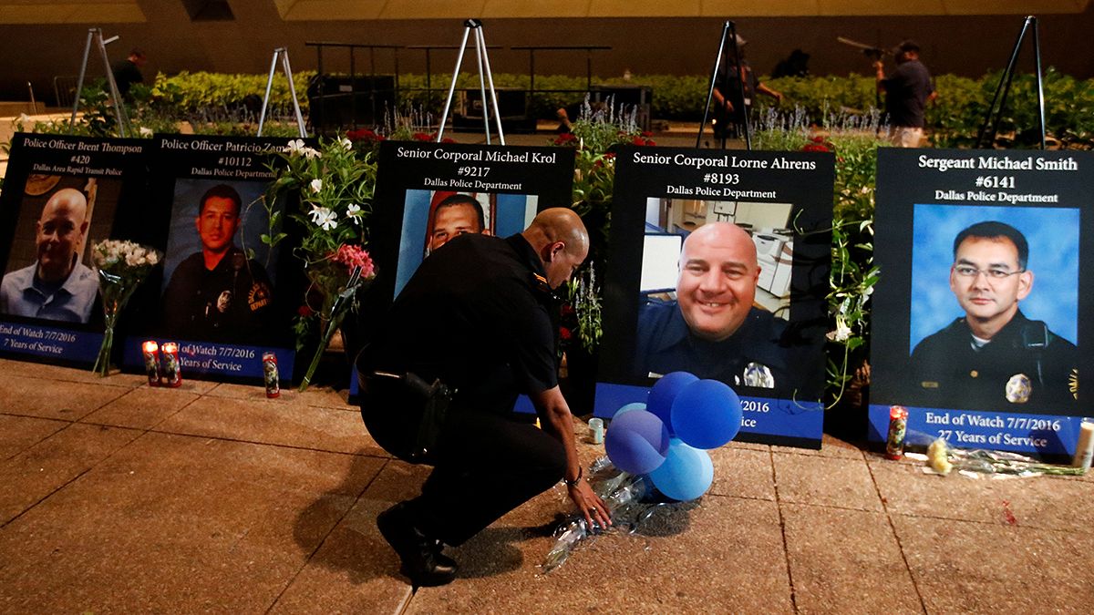 برگزاری مراسم بزرگداشت پنج افسر پلیس کشته شده در شهر دالاس آمریکا