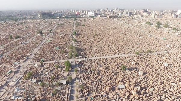 Ирак: съемки с дрона самого большого в мире кладбища Ирак: съемки с дрона самого большого в мире кладбища