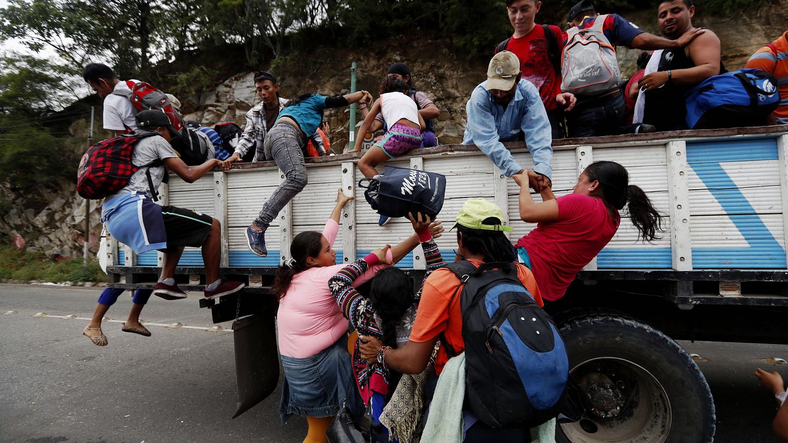 Honduran migrant caravan grows to 4000 as U.S. border crossings spike