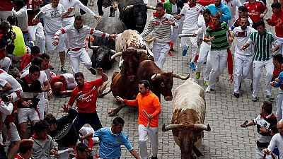 Le célèbre lâcher de taureaux à Pampelune (Espagne)