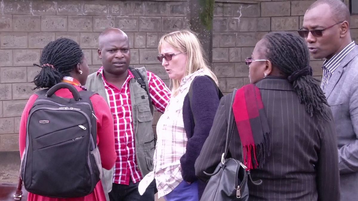 Cientos de extranjeros evacuados de Sudán del Sur llegan al aeropuerto de Nairobi