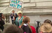 Demonstranten protestieren gegen Theresa May und fordern Neuwahlen
