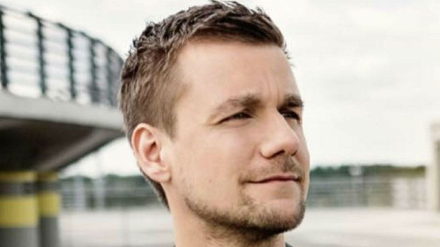Sanitäter statt TV: Tobias Schlegl begeistert Twitter und Kollegen