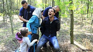 "Macar polisi mültecileri yıldırmak için şiddet uyguluyor"