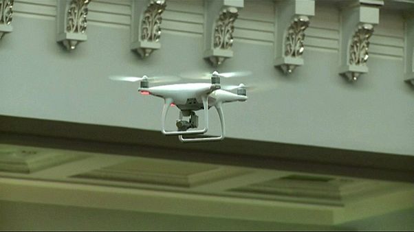Drone perturba sessão no parlamento ucraniano Drone perturba sessão no parlamento ucraniano