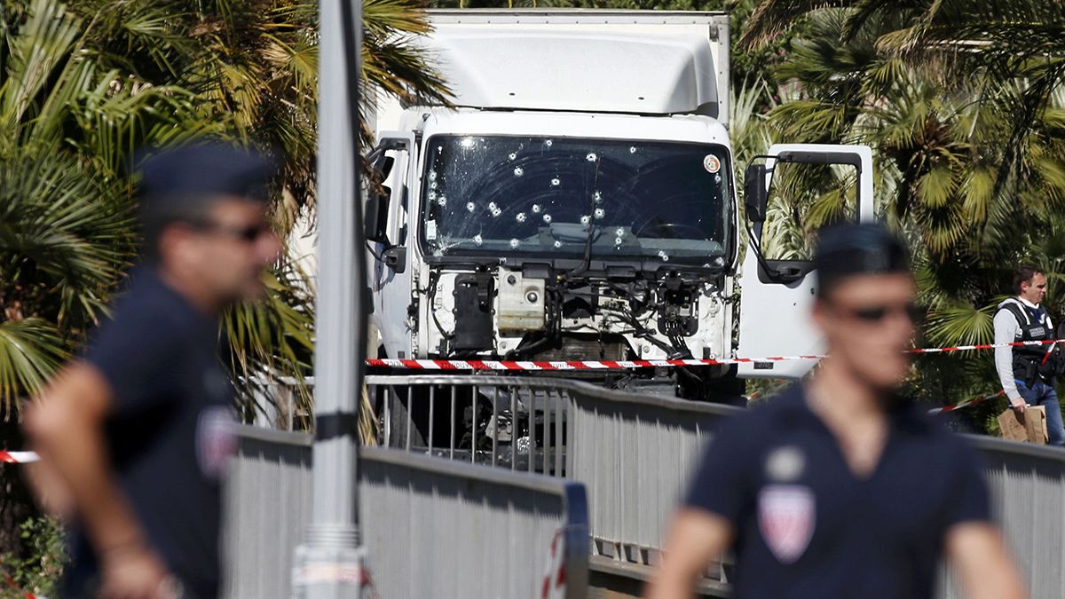 Nice'te terör saldırısı: En az 84 ölü