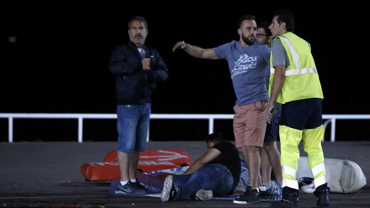 Atentado de Nice: testemunhas contam o terror que viveram