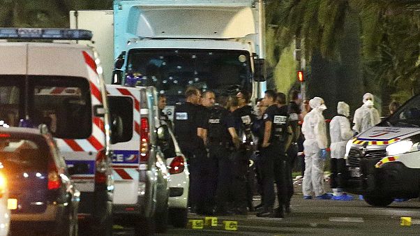 Líderes internacionais condenam "ataque bárbaro e cobarde" em Nice Líderes internacionais condenam "ataque bárbaro e cobarde" em Nice