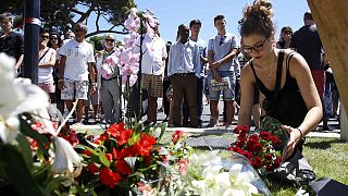 Around the world people pay tribute to victims of Nice attacks