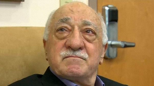 El clérigo Fethullah Gülen insinúa que Erdogan ha podido simular un golpe de Estado El clérigo Fethullah Gülen insinúa que Erdogan ha podido simular un golpe de Estado