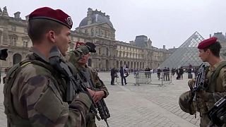 El gobierno francés llama a los reservistas a reforzar la seguridad