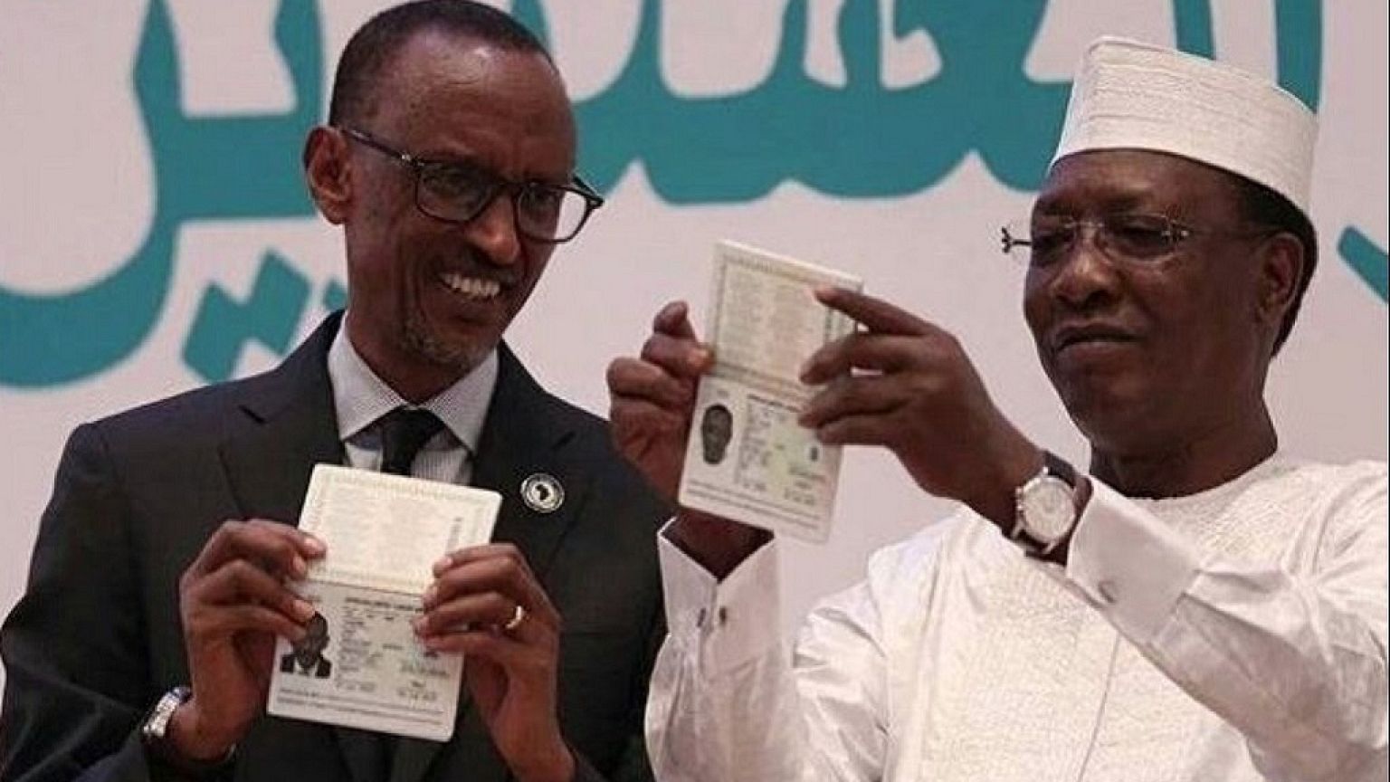 [Photos] The African passport with 5 language inscriptions
