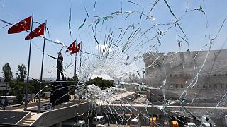 تركيا: حملات تطهير الجيش والداخلية من الانقلابيين واردوغان يتوعدهم بالاعدام