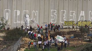 Ativistas israelitas e palestinianos juntos no grupo "Combatentes pela paz"