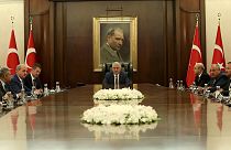 رئيس الحكومة التركية يؤكد الالتزام بالقانون