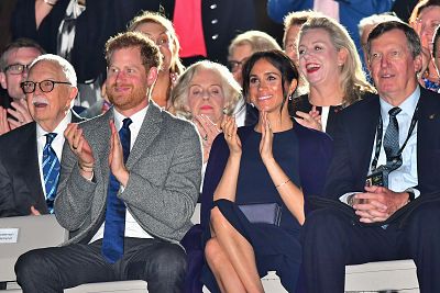 (L-R) Prince Harry, Duke of Sussex, Meghan, Duchess of Sussex and Chair of the Invictus Games Lieutenant General Peter Leahy AC attend the Invictus Games Opening Ceremony on October 20, 2018 in Sydney, Australia. The Duke and Duchess of Sussex are on their official 16-day Autumn tour visiting cities in Australia, Fiji, Tonga and New Zealand.