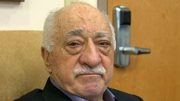 Fethullah Gulen chiede a Washington di respingere l'estradizione verso la Turchia Fethullah Gulen chiede a Washington di respingere l'estradizione verso la Turchia