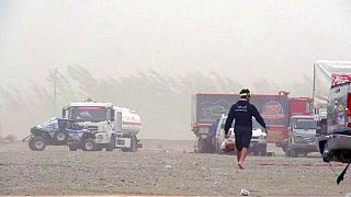 İpek Yolu Rallisi: Sürücüler kum fırtınasına takıldı