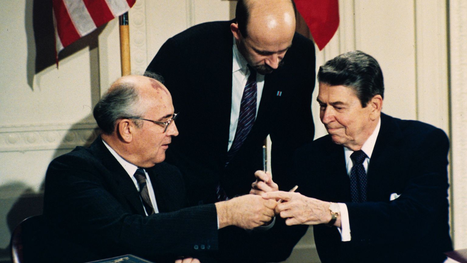 Image: Ronald Reagan, Mikhail Gorbachev