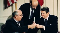 Image: Ronald Reagan, Mikhail Gorbachev