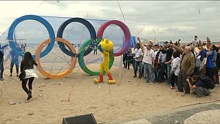 Rio 2016 : des anneaux olympiques dévoilés au public