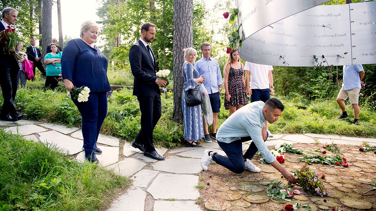 Норвегия: траурные церемонии в память о жертвах двойного теракта