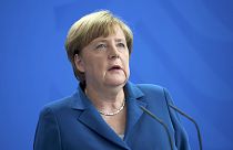 Angela Merkel alle famiglie delle vittime di Monaco: "Soffriamo con voi"