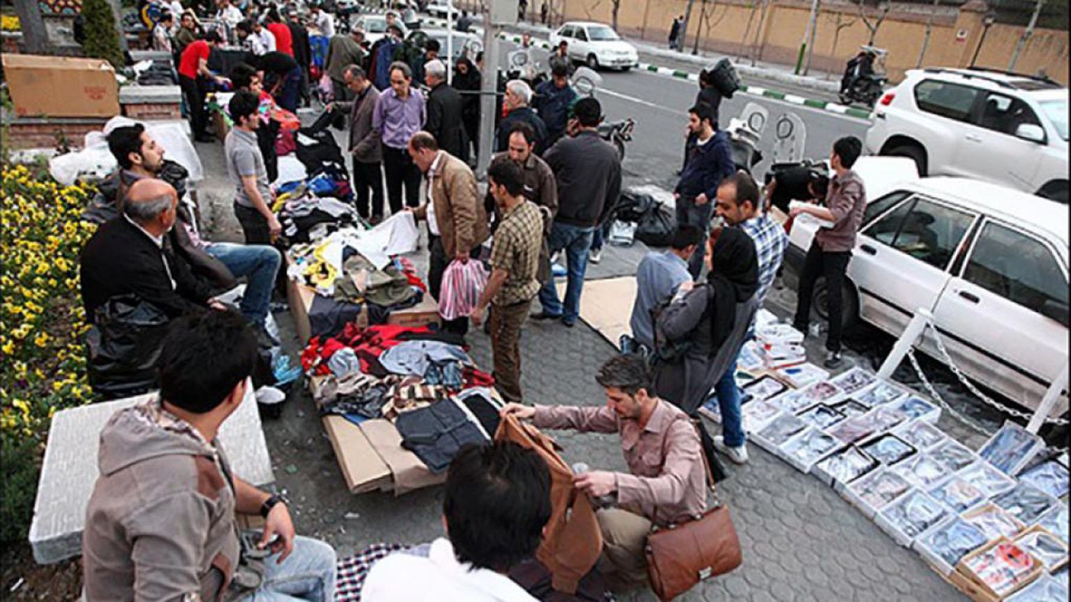 حمایت صدها فعال مدنی و استاد دانشگاه از حقوق دستفروشان
