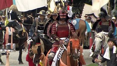 Japón celebra, con samurais, los tiempos antiguos