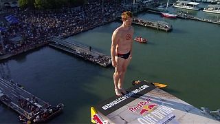 Hunt es el vencedor en las Series Mundiales Red Bull Cliff Diving 2016