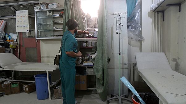 Las bombas de la aviación siria y rusa dejan fuera de servicio cuatro hospitales de campaña de Alepo y un banco de sangre Las bombas de la aviación siria y rusa dejan fuera de servicio cuatro hospitales de campaña de Alepo y un banco de sangre