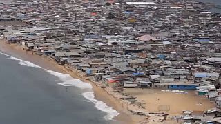 Liberia : un township dévasté par les eaux de mer