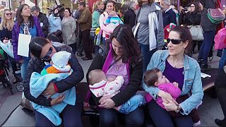 الأرجنتين: مظاهرة للنساء تطالب بحق الأم بإرضاع طفلها في الاماكن العمومية