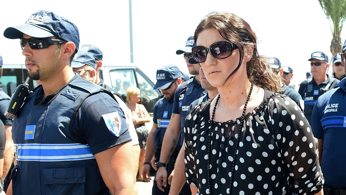"Pressioni per manipolare il rapporto", Cazaneuve denuncia la poliziotta di Nizza per diffamazione