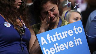 США: на съезде демократов сторонники Сандерса  освистывают Клинтон