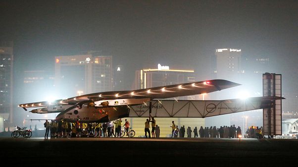 Sonnenflieger "Solar Impulse 2" in Abu Dhabi gelandet Sonnenflieger "Solar Impulse 2" in Abu Dhabi gelandet