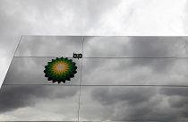 Az alacsony olajár felezte a BP nyereségét