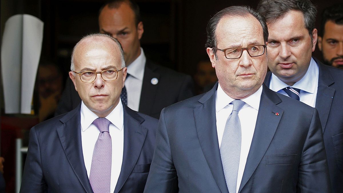Frankreichs Präsident stimmt Mitbürger auf langen Kampf gegen den Terror ein