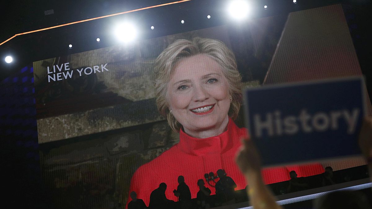 Clinton ABD'de bir büyük partinin ilk kadın başkan adayı