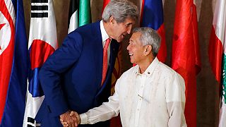 Kerry urges talks between China and Philippines on South China Sea
