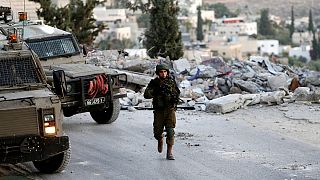 حمله ارتش اسرائیل با ماشین آلات و سلاح سنگین به فلسطینی متهم به قتل یک خاخام