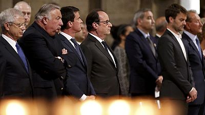 Messa a Notre-Dame de Paris per ricordare padre Jacques, applausi per Hollande